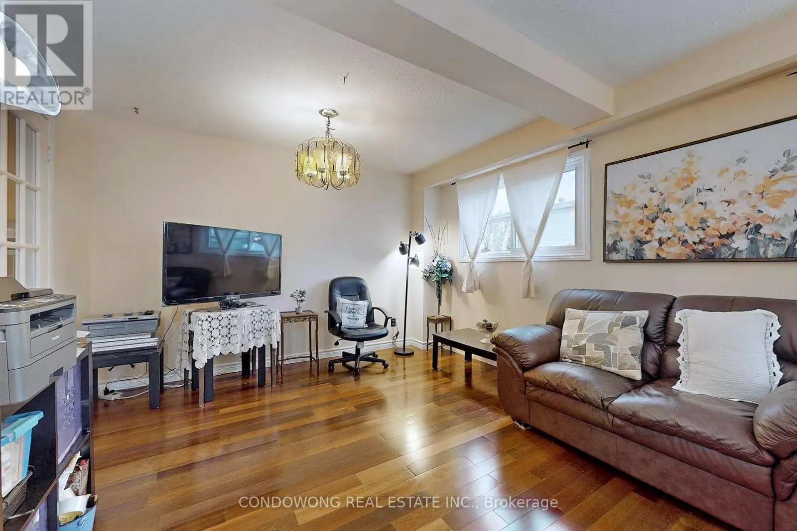 63 REVLIS CRESCENT