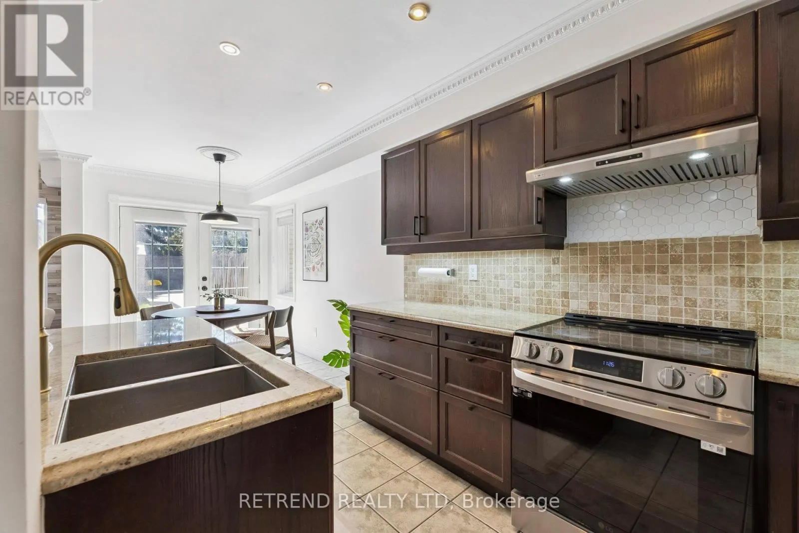 721 SWAN PLACE