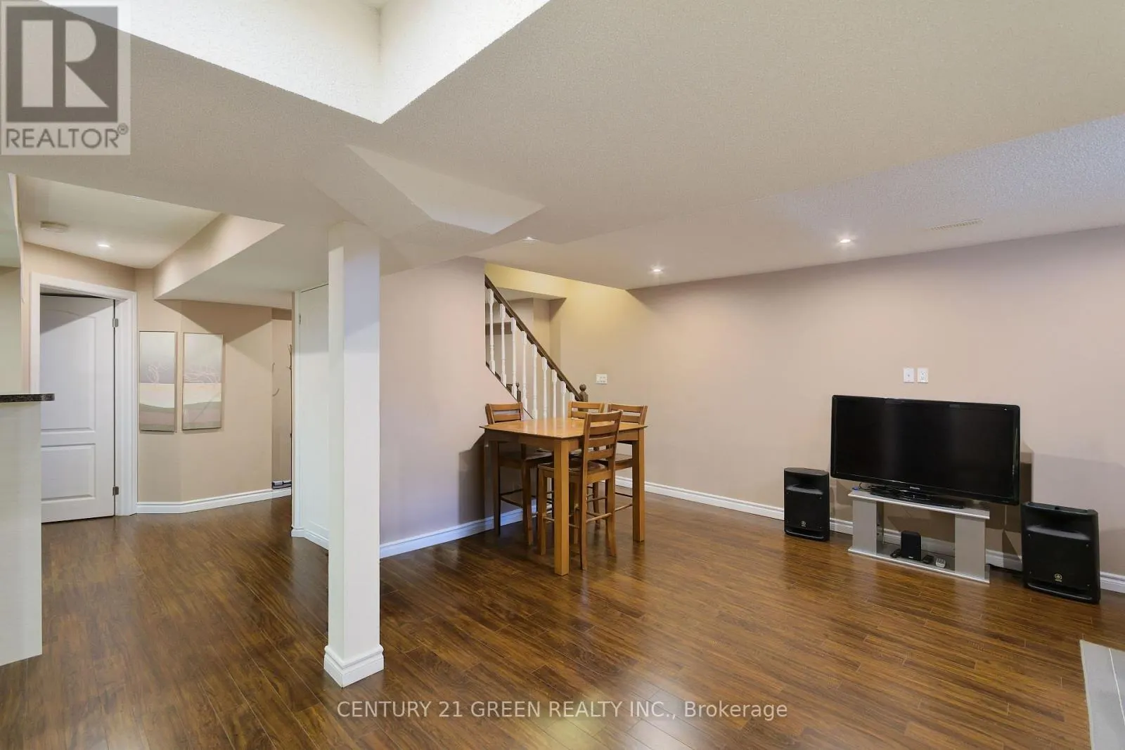 8 LAMPMAN DRIVE