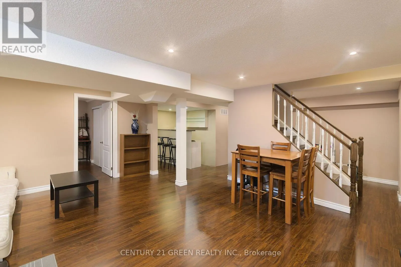 8 LAMPMAN DRIVE