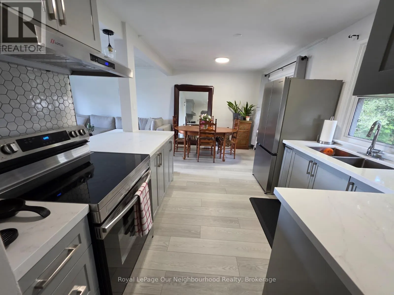 UPPER - 32 MARCHINGTON CIRCLE
