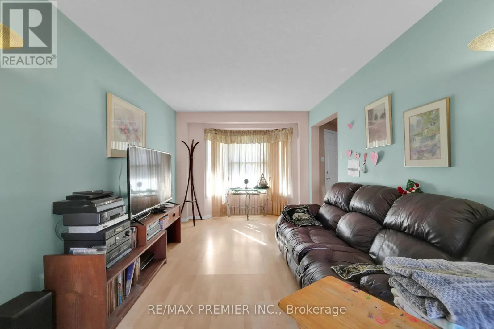 6 HEARNE CRESCENT