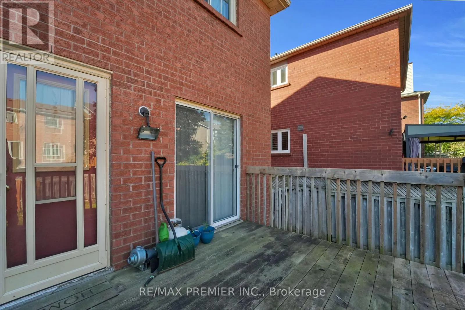 6 HEARNE CRESCENT
