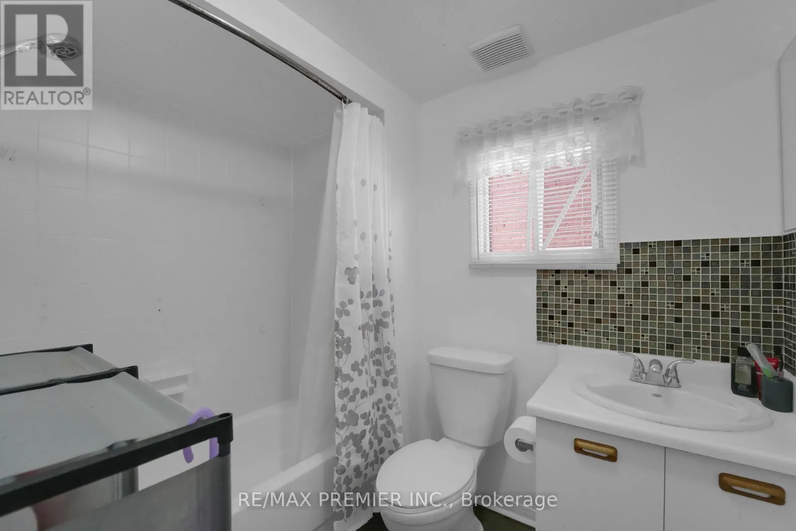 6 HEARNE CRESCENT