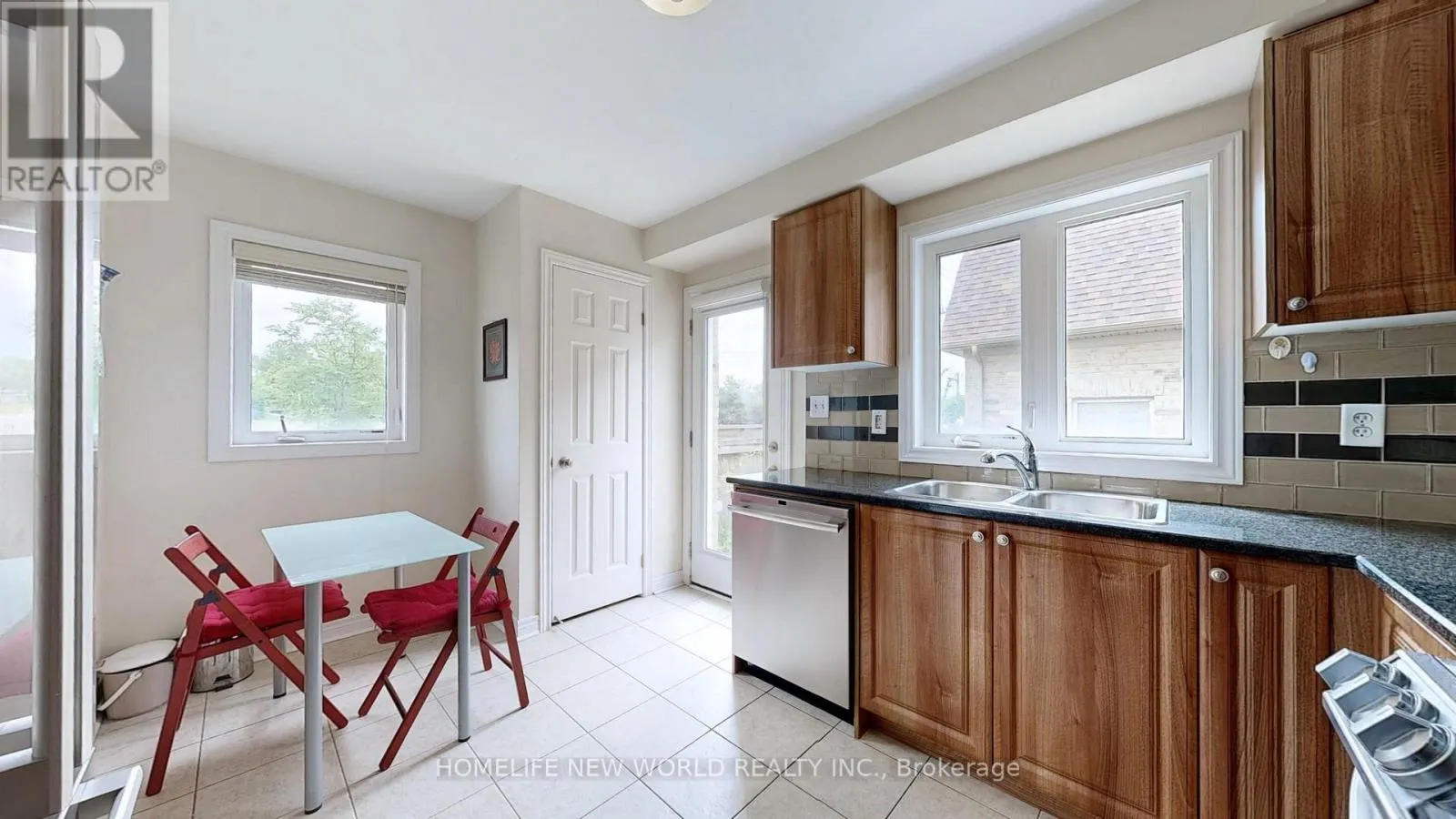 49 KAWNEER TERRACE