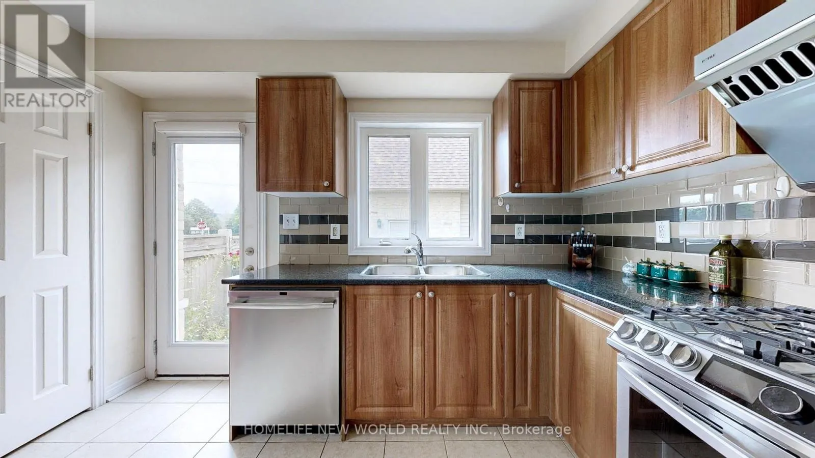 49 KAWNEER TERRACE