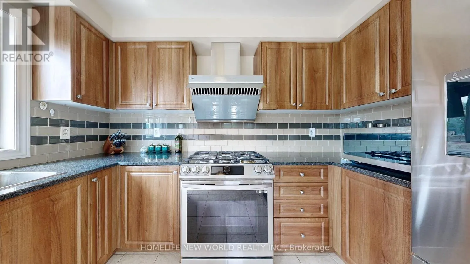 49 KAWNEER TERRACE