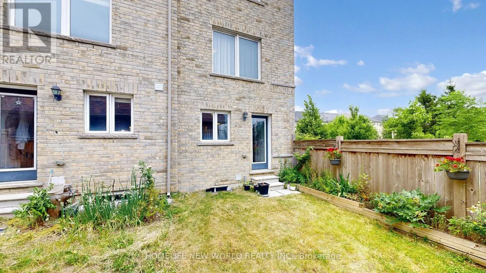 49 KAWNEER TERRACE