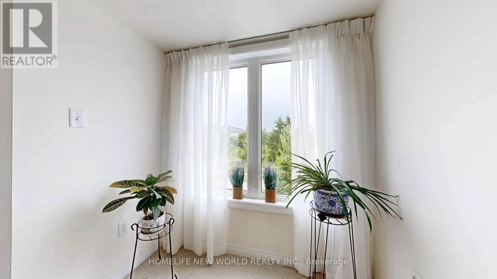 49 KAWNEER TERRACE
