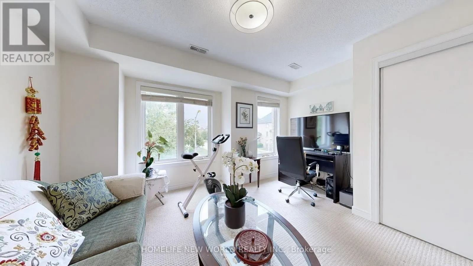 49 KAWNEER TERRACE