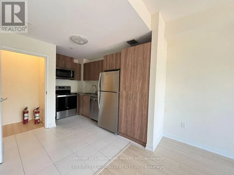 15 - 255 MCLEVIN AVENUE