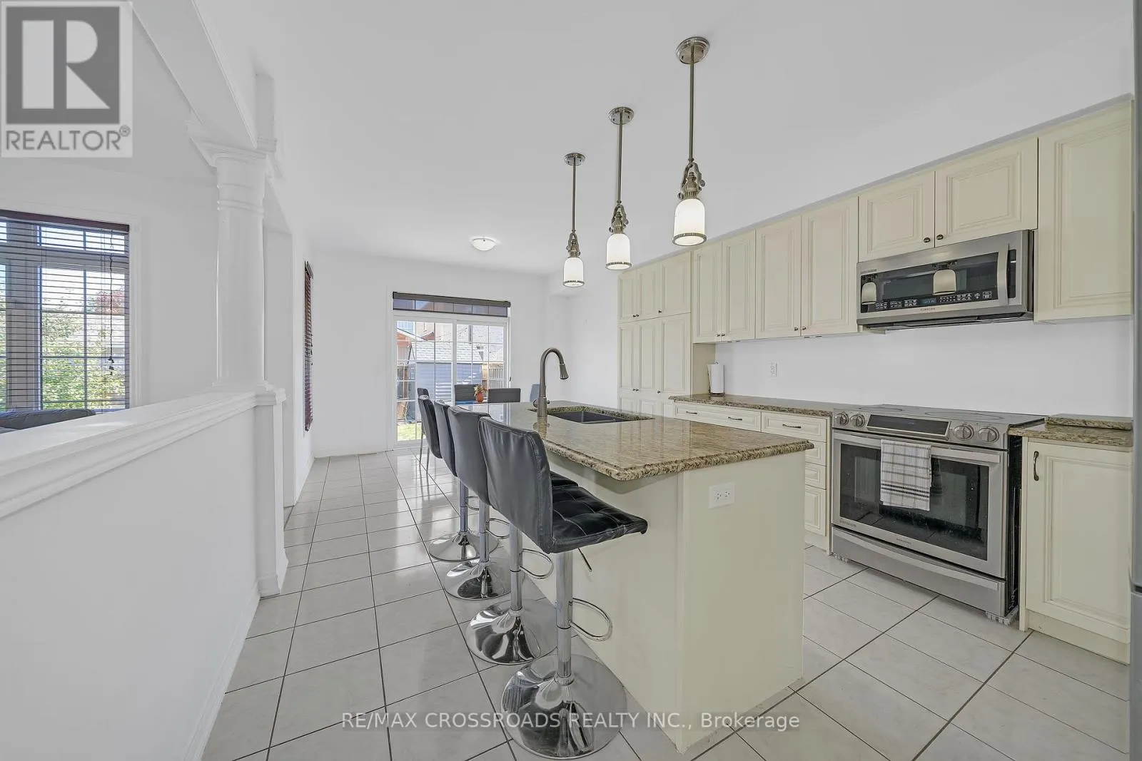 156 MCDONALD CRESCENT