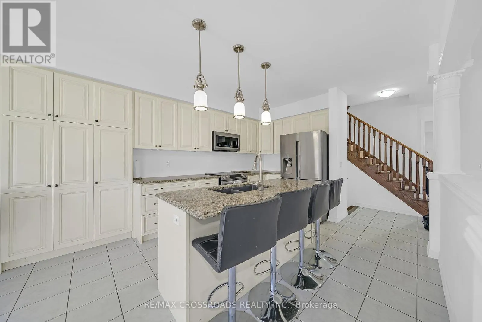 156 MCDONALD CRESCENT