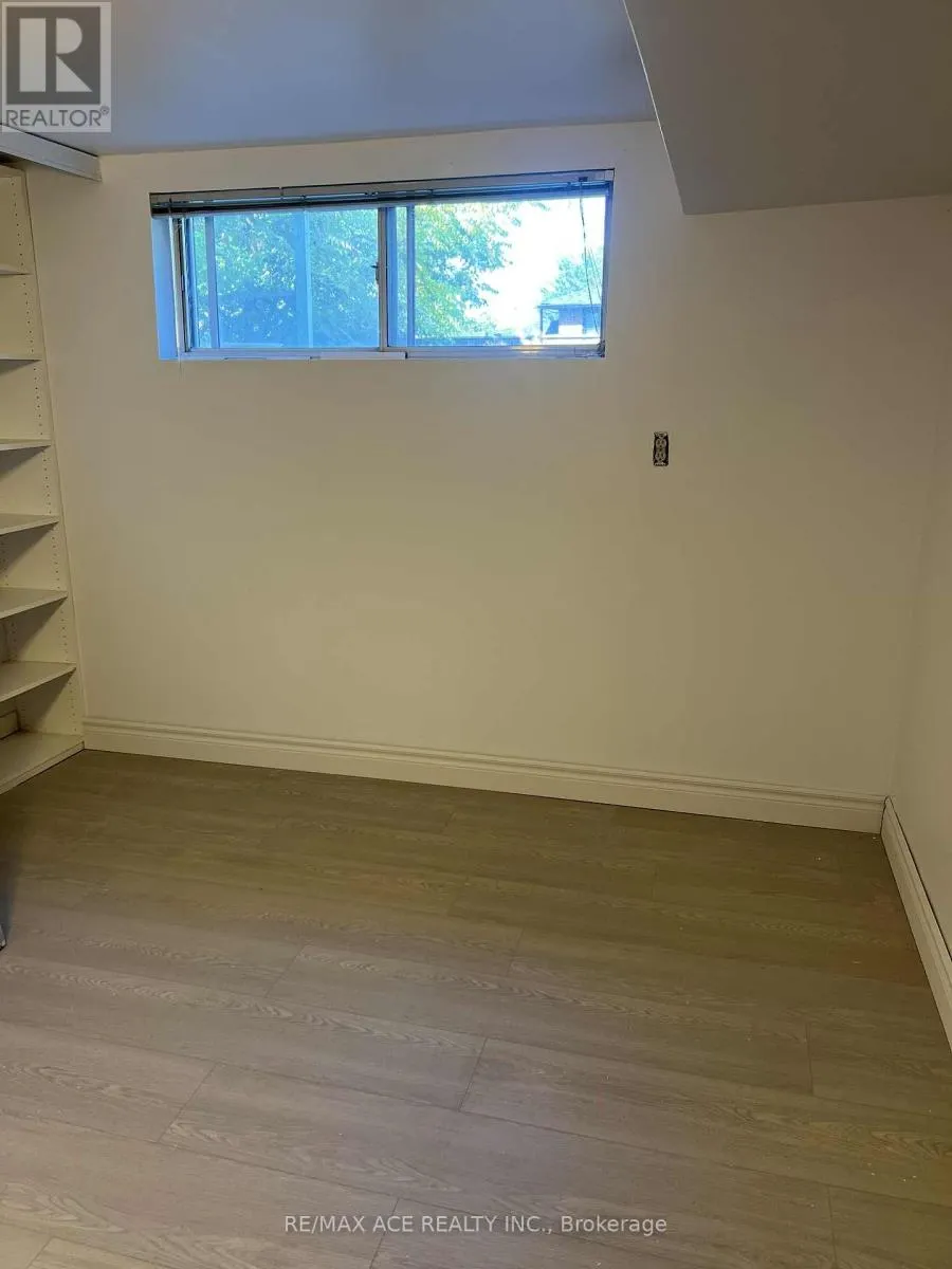 BSMT - 52 LOMBARDY CRESCENT