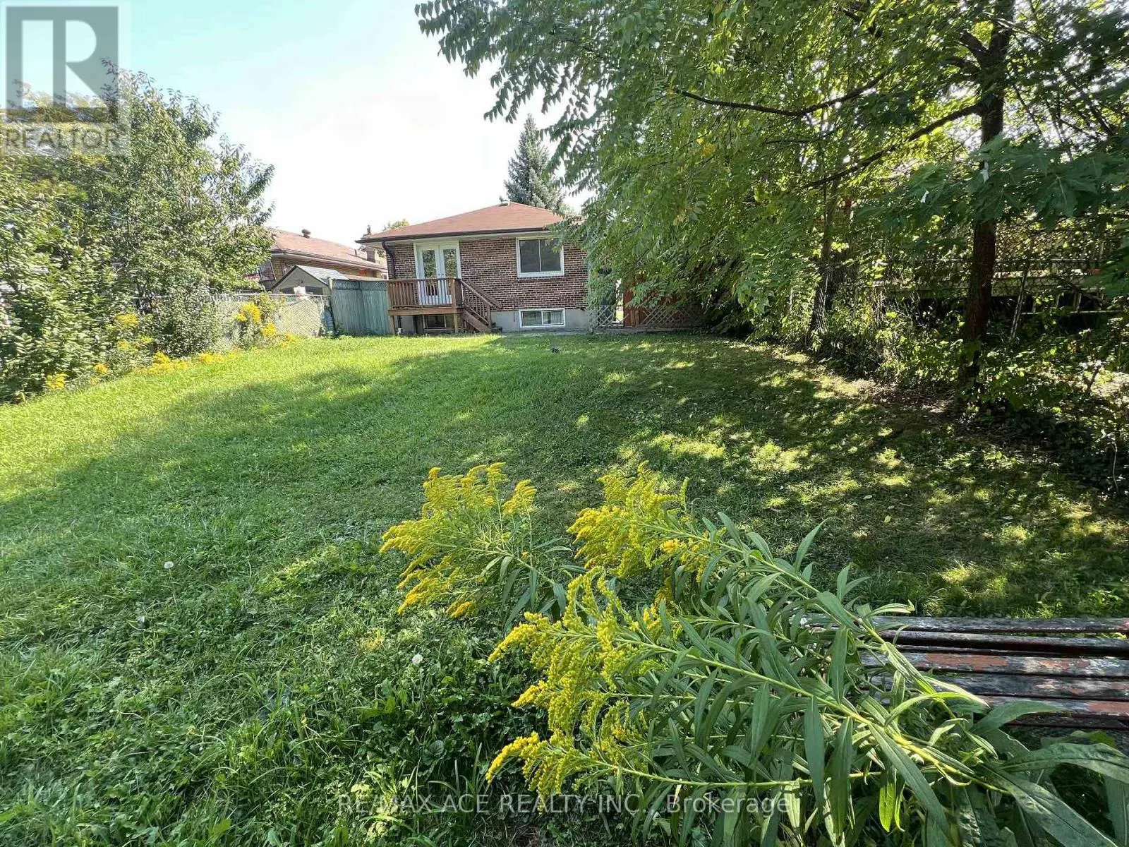 BSMT - 52 LOMBARDY CRESCENT