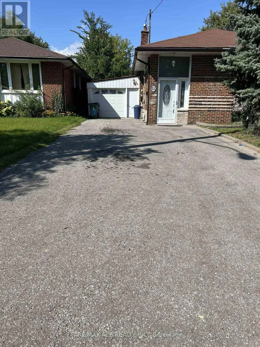 BSMT - 52 LOMBARDY CRESCENT