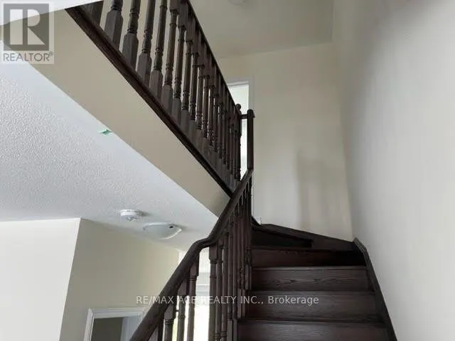 39 LAKE TRAIL WAY