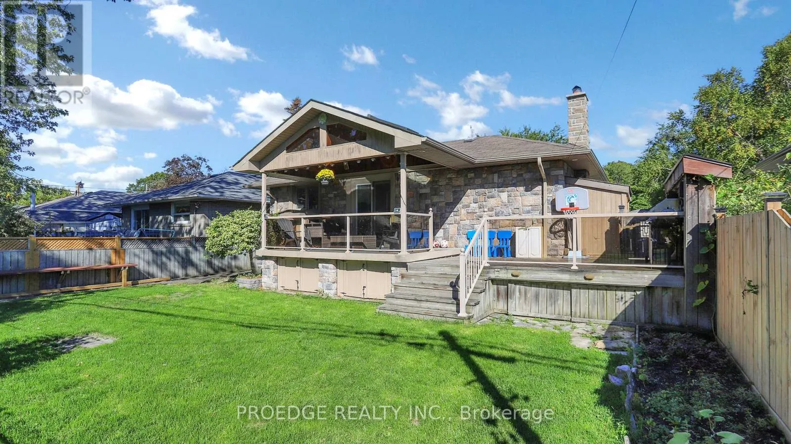 262 RANDALL CRESCENT