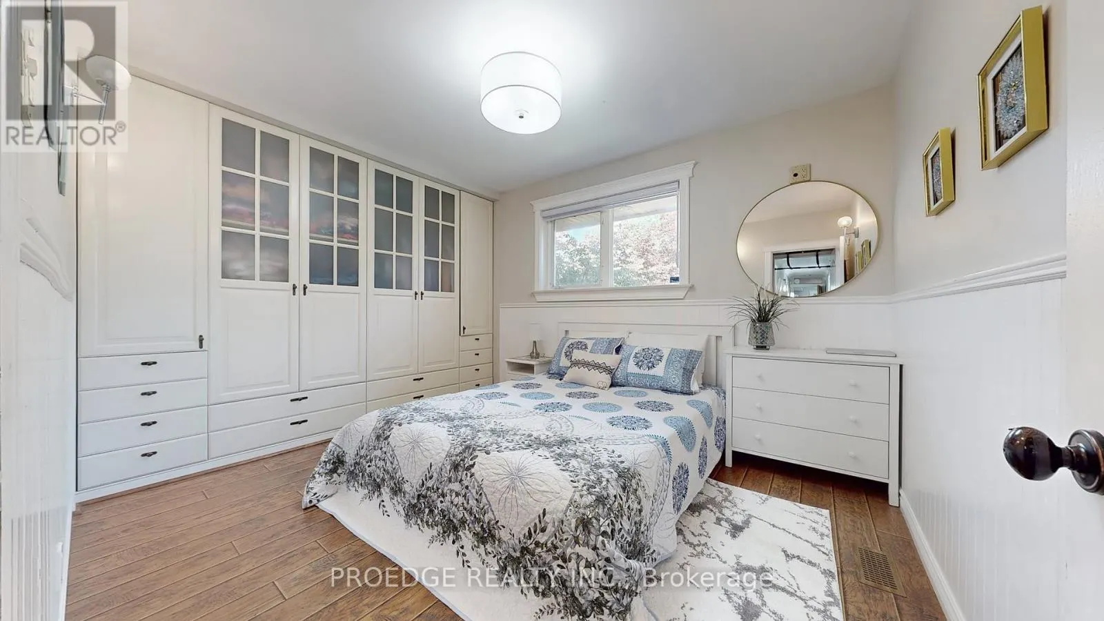 262 RANDALL CRESCENT
