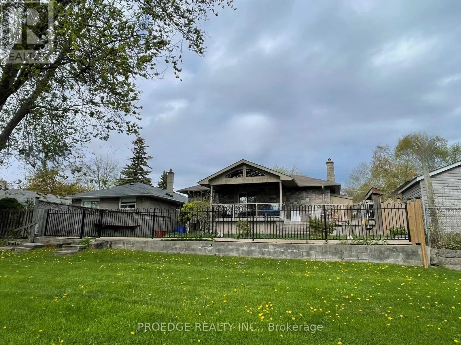 262 RANDALL CRESCENT
