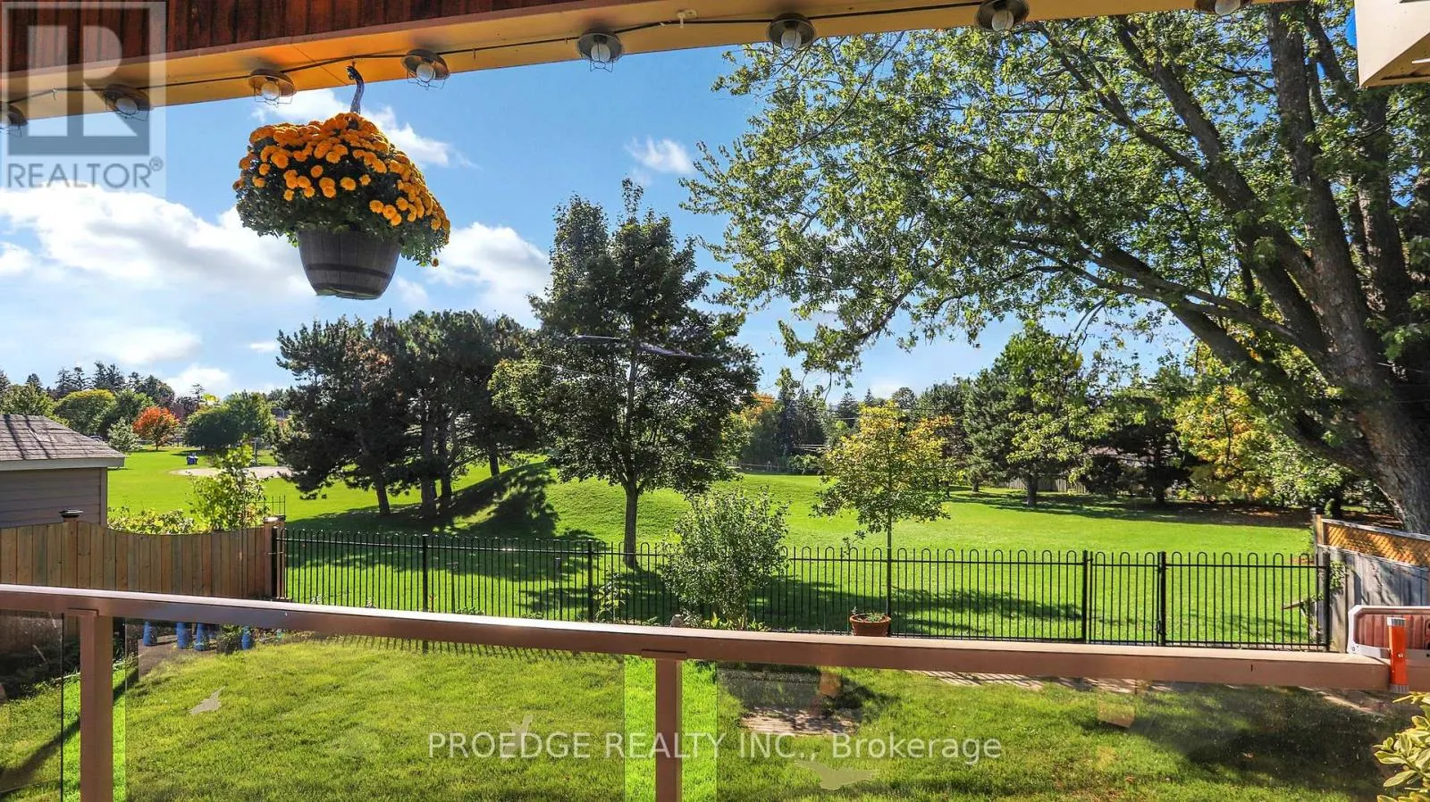 262 RANDALL CRESCENT