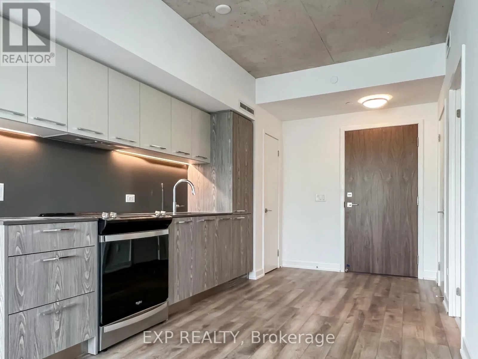706 - 45 BASEBALL PLACE