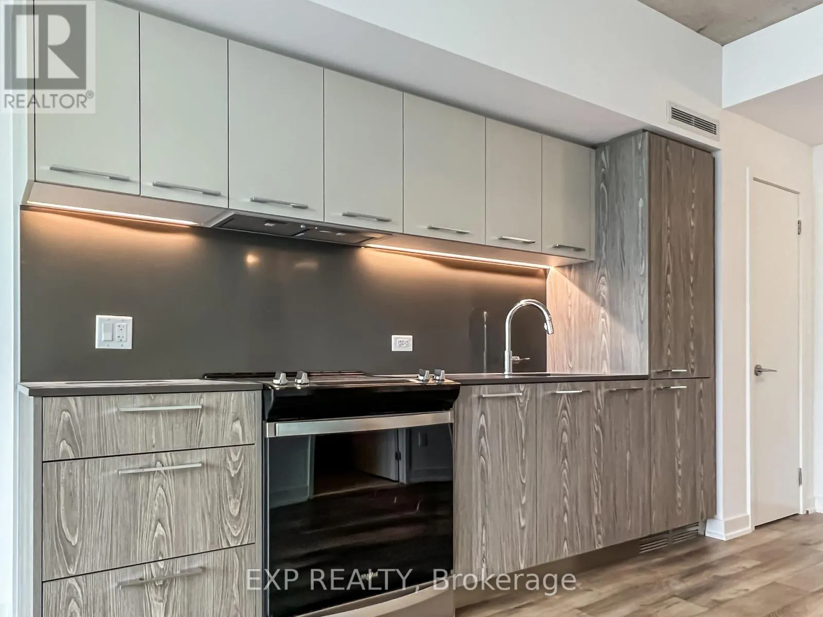 706 - 45 BASEBALL PLACE