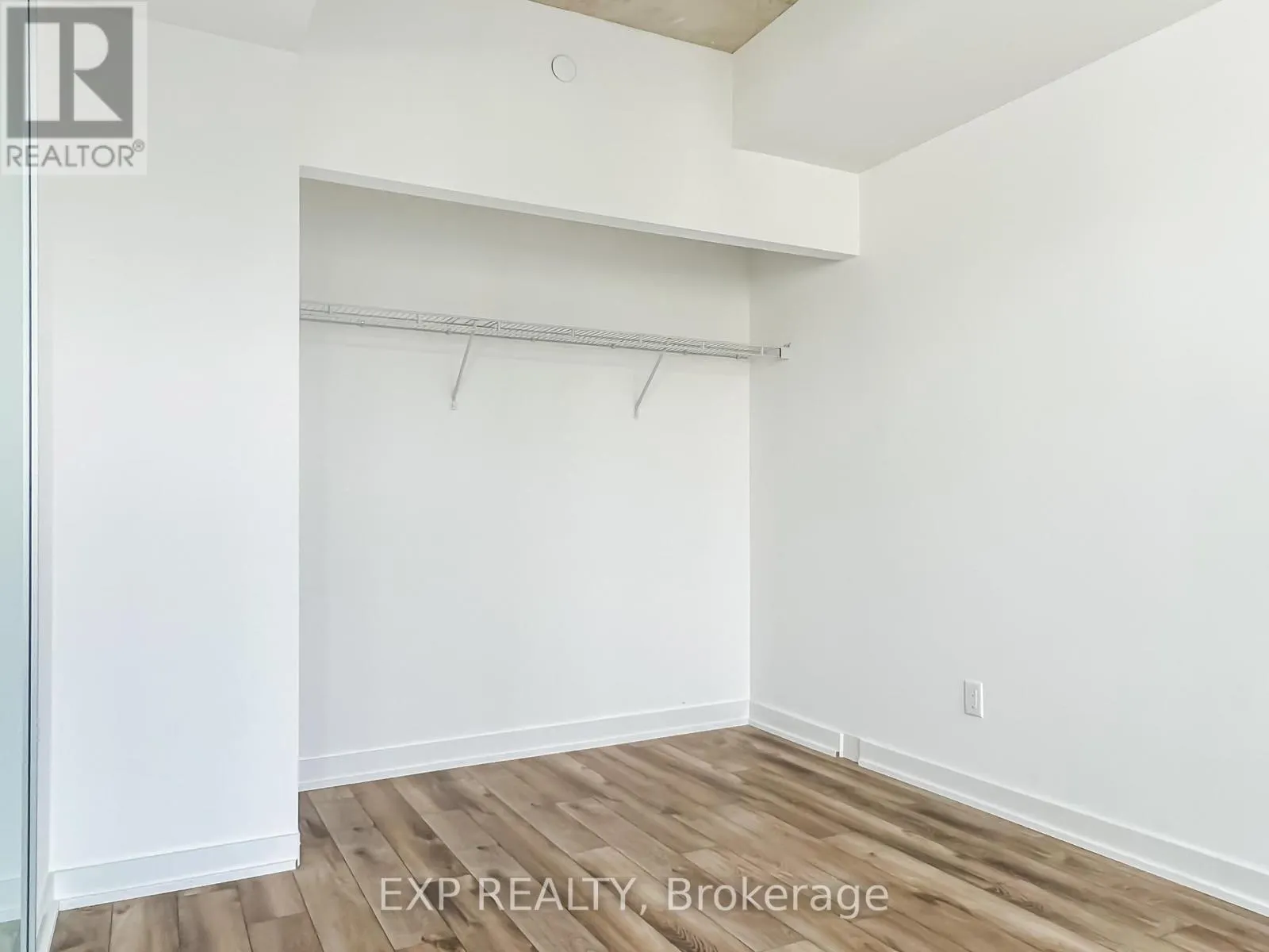 706 - 45 BASEBALL PLACE