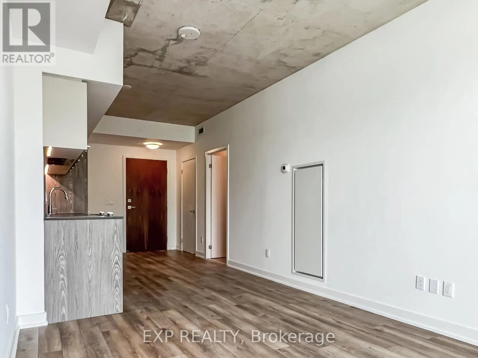 706 - 45 BASEBALL PLACE