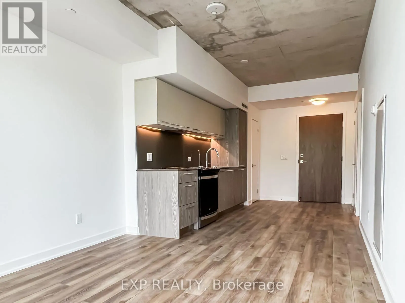 706 - 45 BASEBALL PLACE