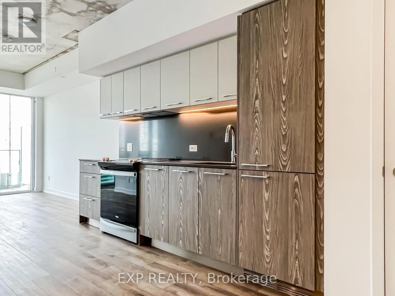 706 - 45 BASEBALL PLACE