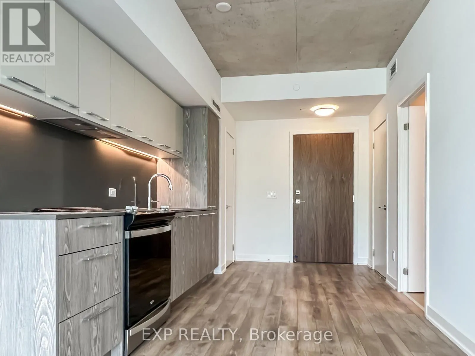 706 - 45 BASEBALL PLACE