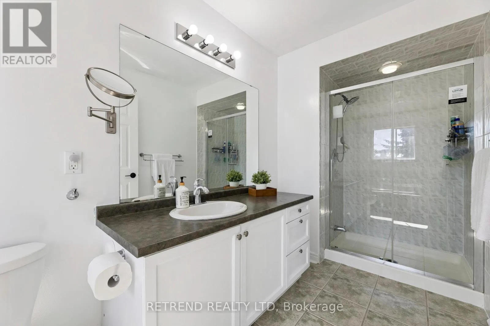 721 SWAN PLACE