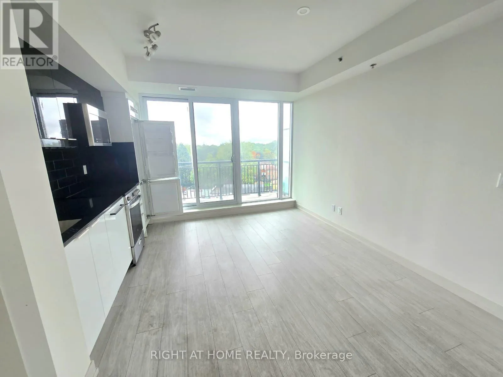 718 - 90 GLEN EVEREST ROAD S