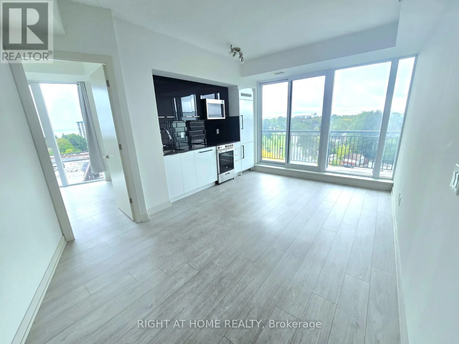 718 - 90 GLEN EVEREST ROAD S