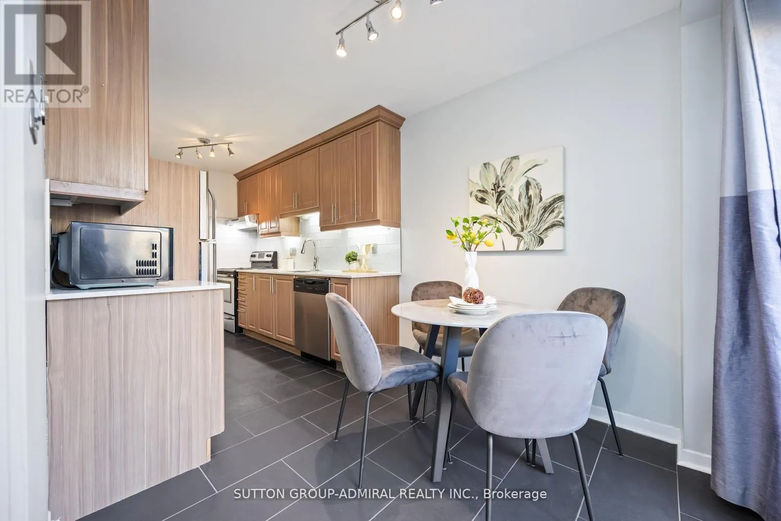 12 TILBURN PLACE