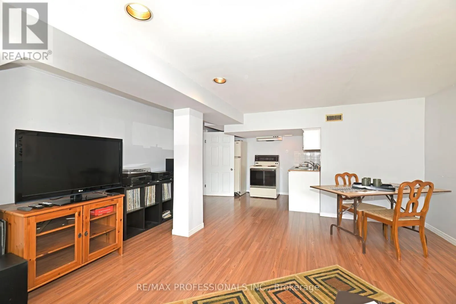 39 MONTVALE DRIVE