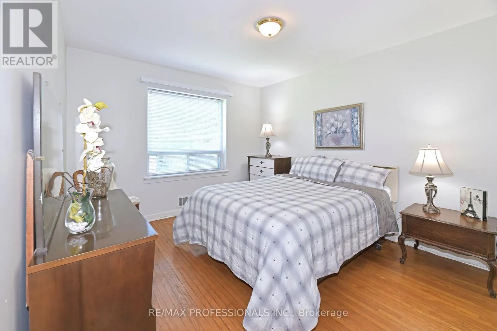 39 MONTVALE DRIVE
