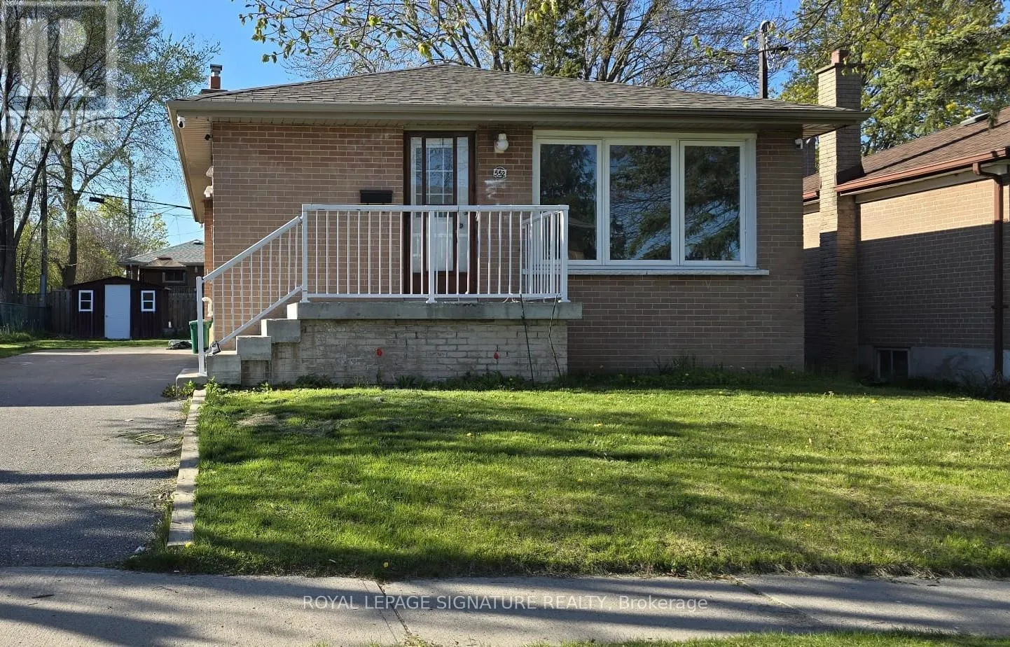 MAIN - 552 MONTEITH AVENUE