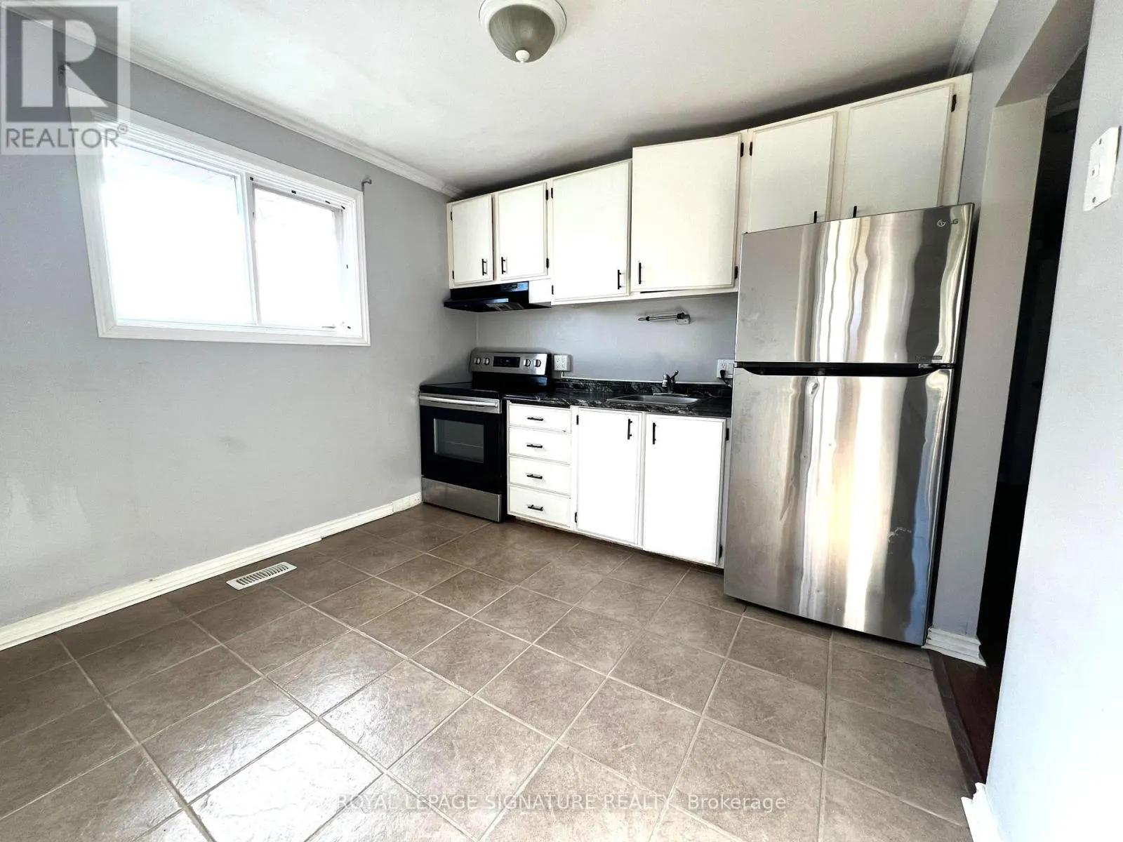 MAIN - 552 MONTEITH AVENUE