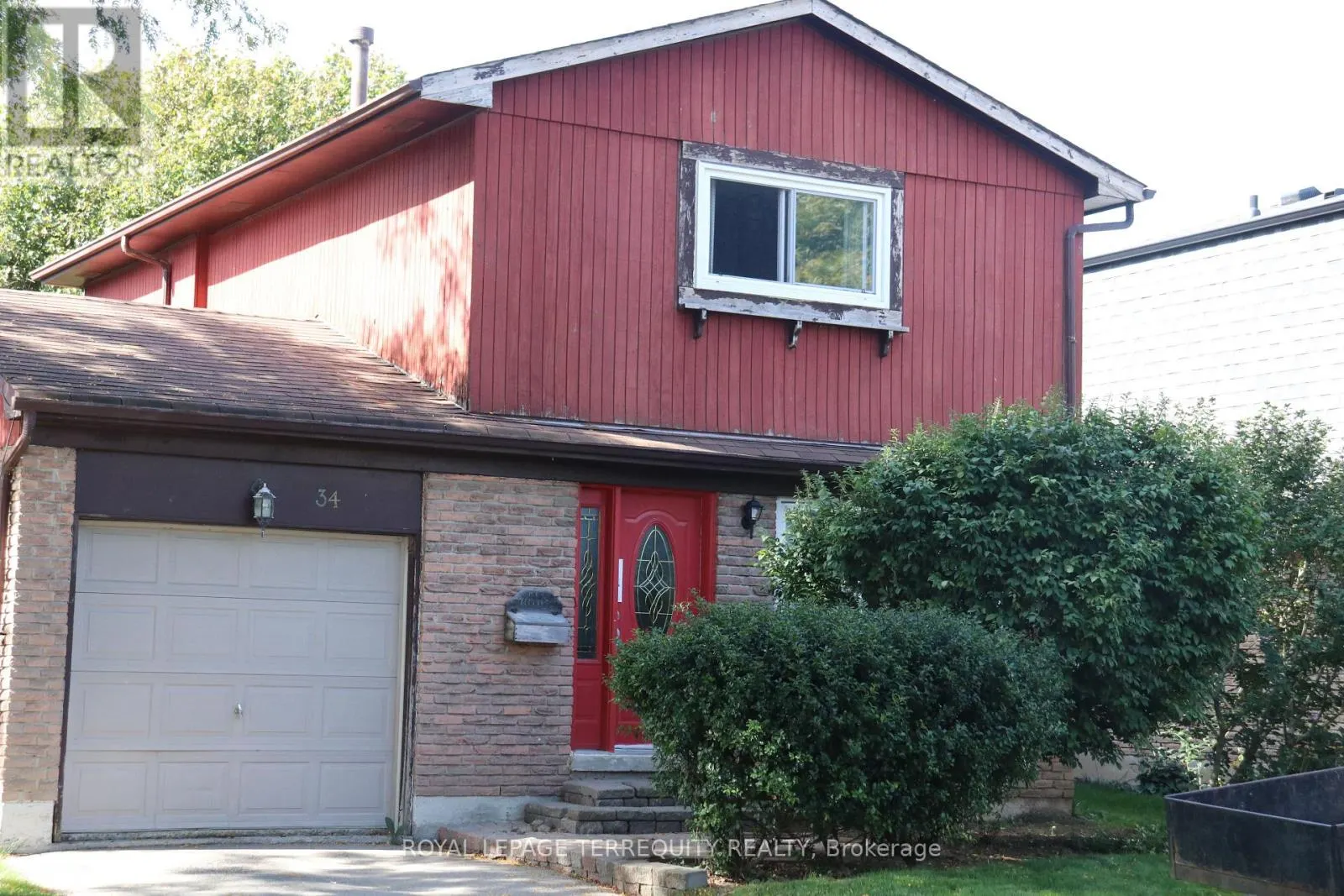 34 IVANIC COURT