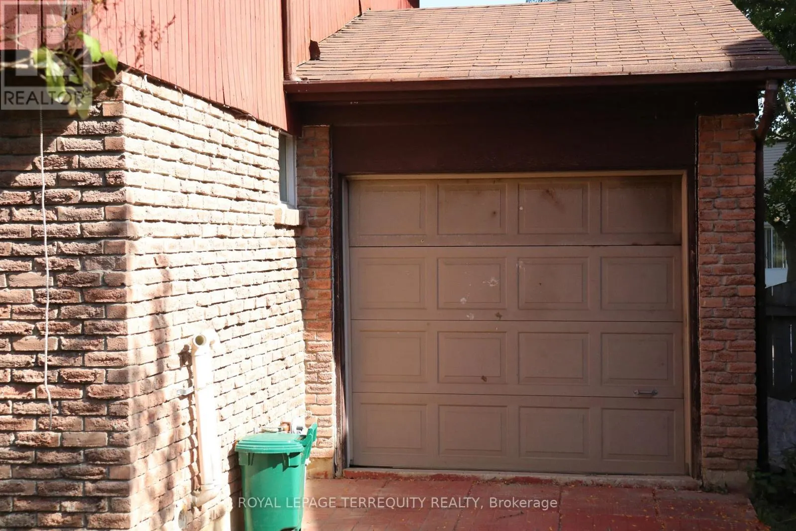 34 IVANIC COURT