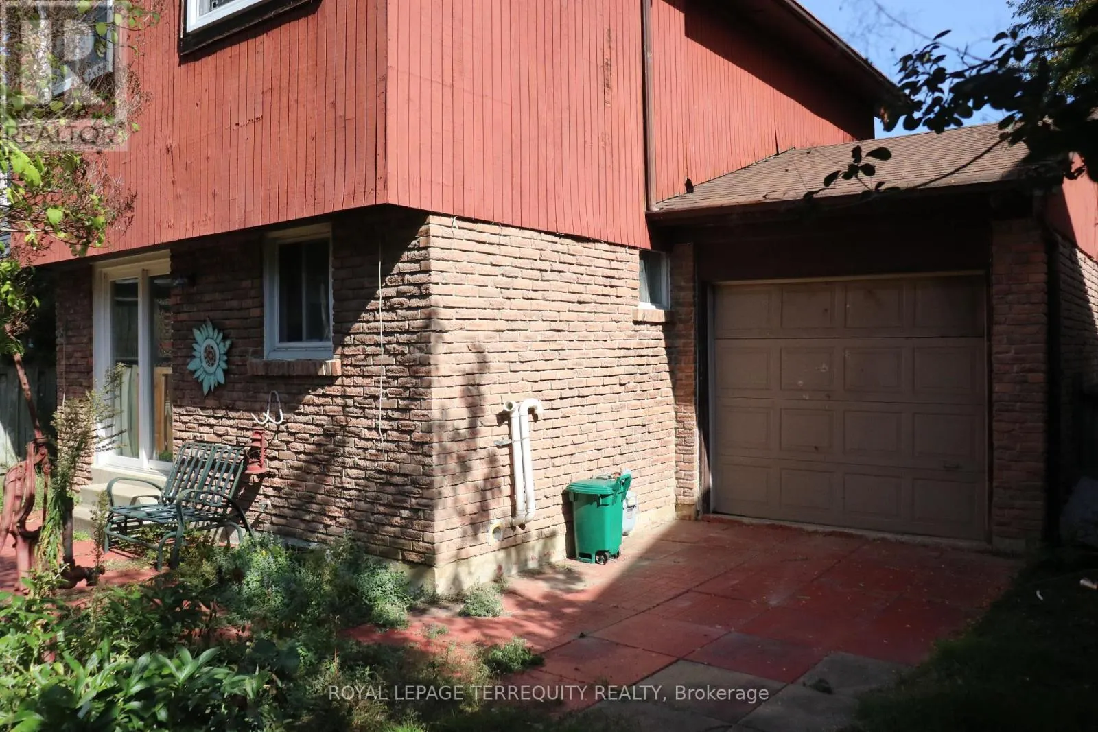 34 IVANIC COURT