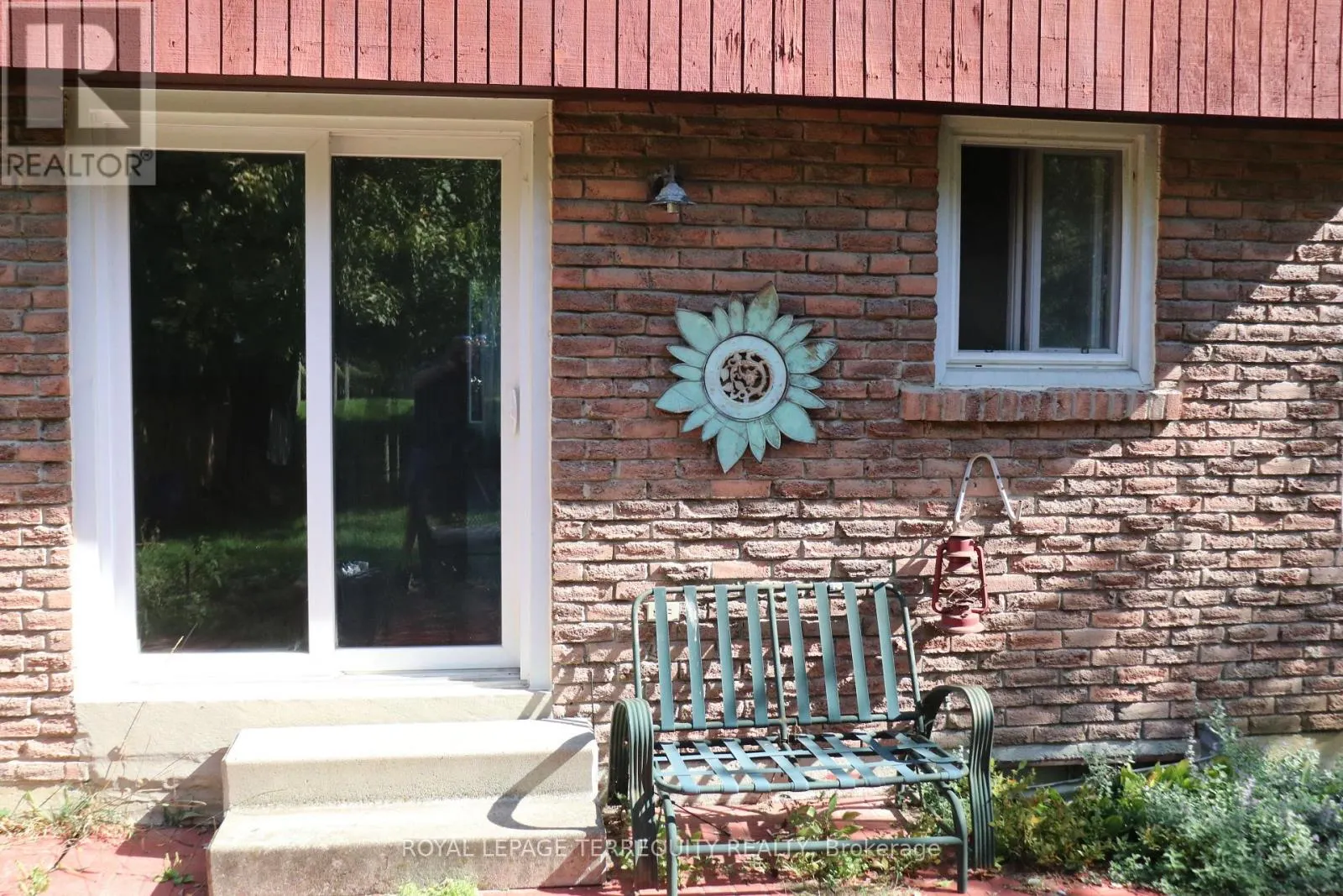 34 IVANIC COURT