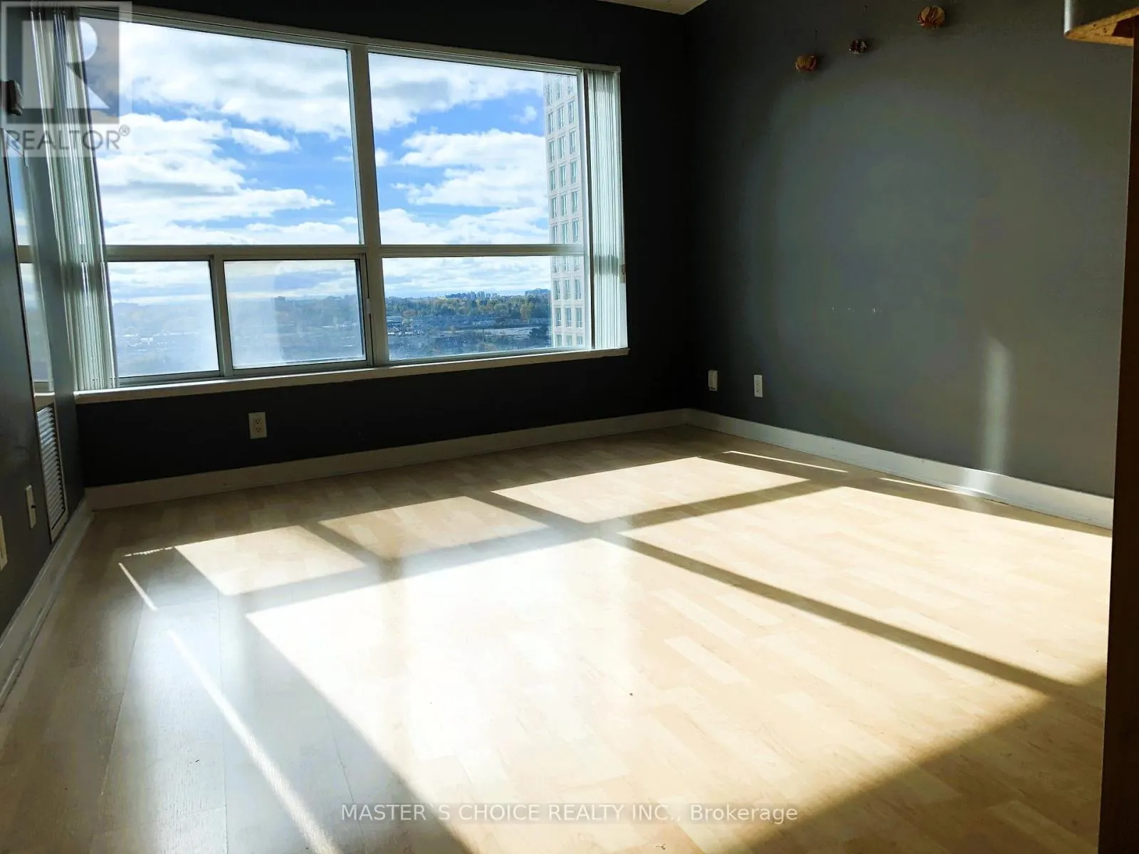 1006 - 36 LEE CENTRE DRIVE