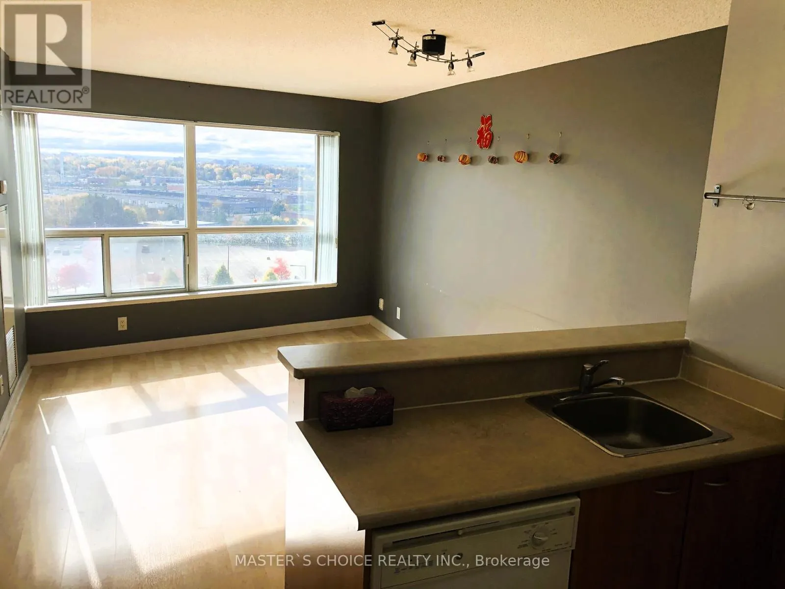 1006 - 36 LEE CENTRE DRIVE