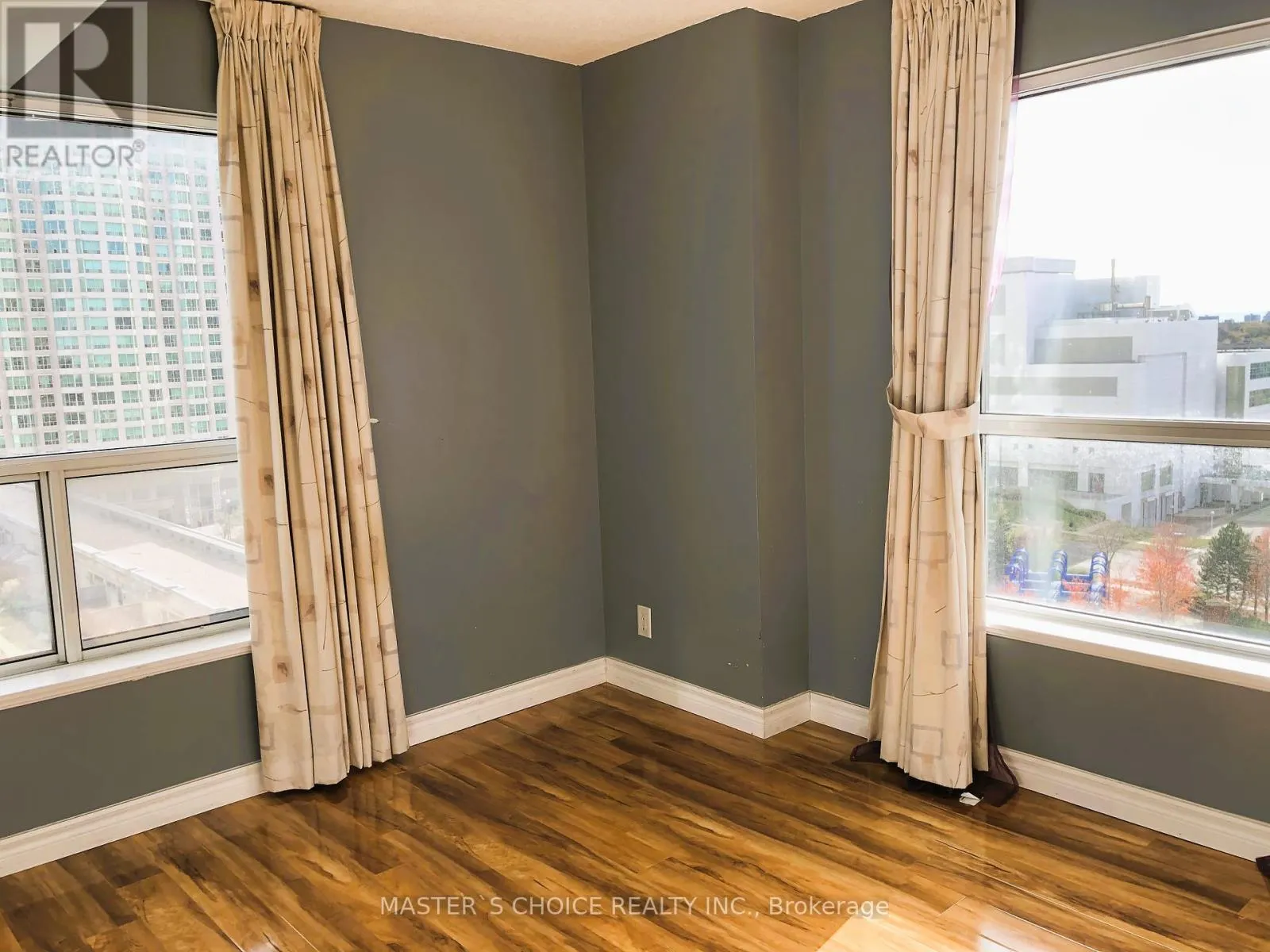 1006 - 36 LEE CENTRE DRIVE