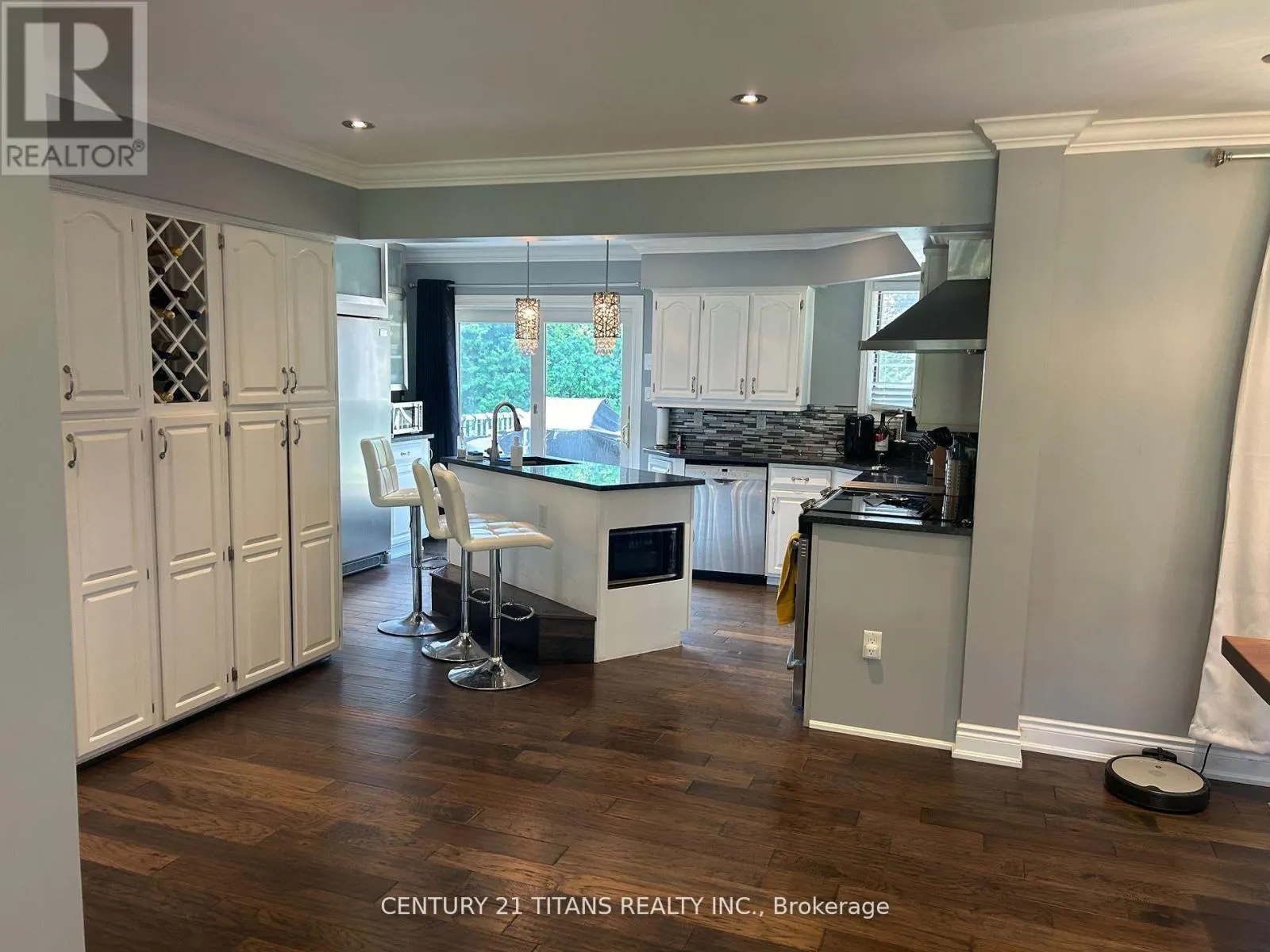 MAIN - 349 CARNABY COURT