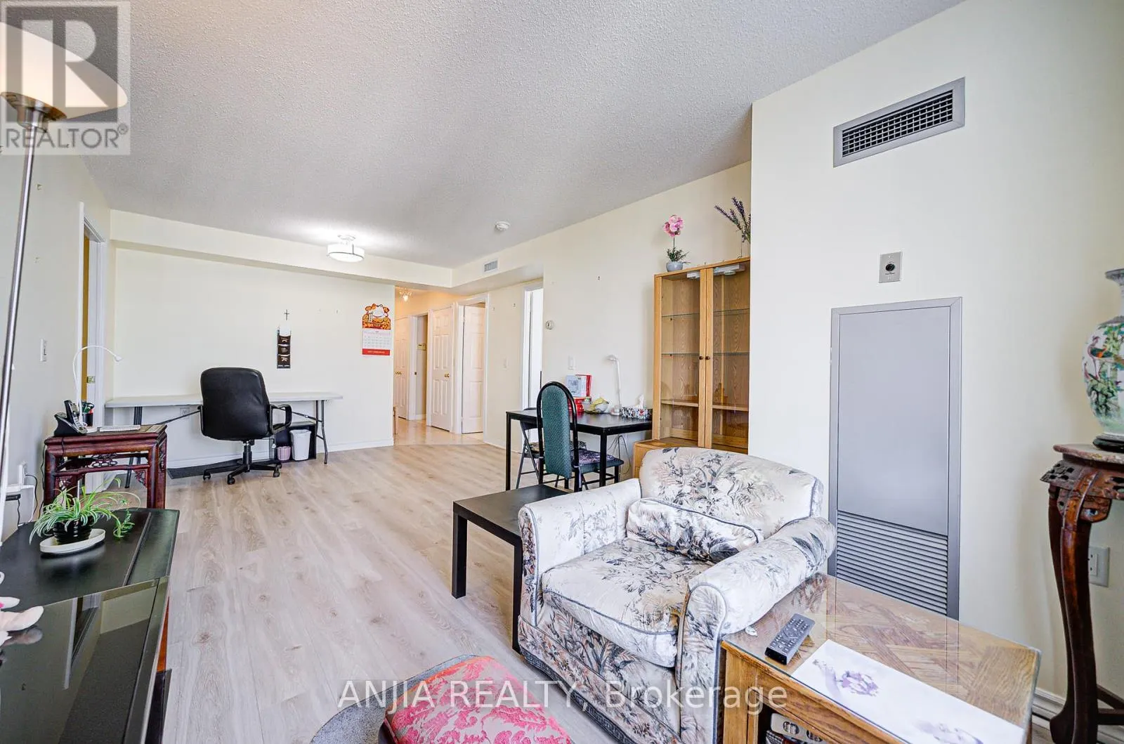 1705 - 2627 MCCOWAN ROAD
