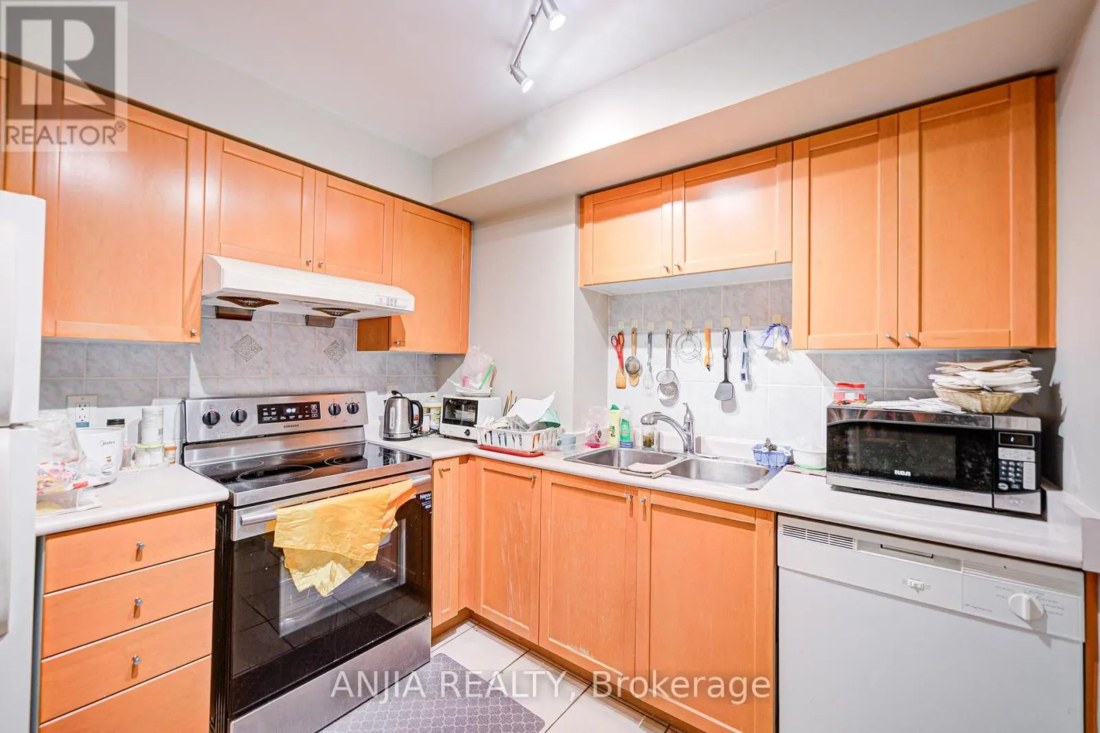 1705 - 2627 MCCOWAN ROAD